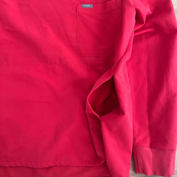 FIGS RED TOP - Picture 5 of 5